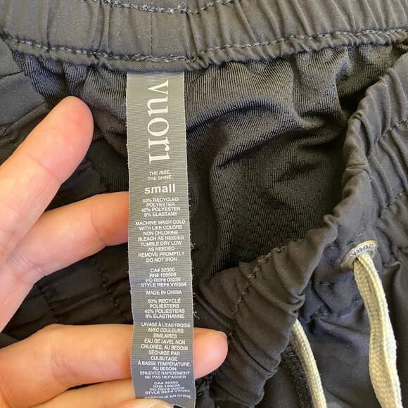 Vuori Womens Sz S Clementine Black Camo Athletic Shorts 2.5” Built-in Briefs - Picture 13 of 16